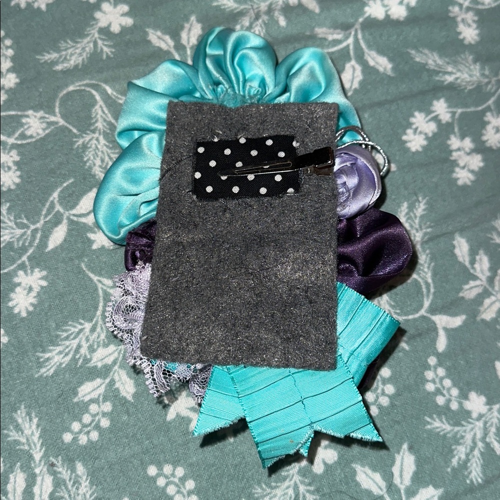 Flower Pin - Picture 2 of 2